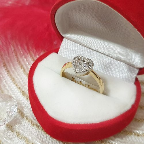 Piękny pierścionek złoty w kształcie serca z cyrkoniami
